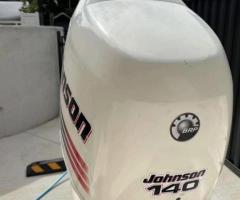 Trzy silniki Mercury Verado 350 z 2019 roku, kolumna 25 cali - 2
